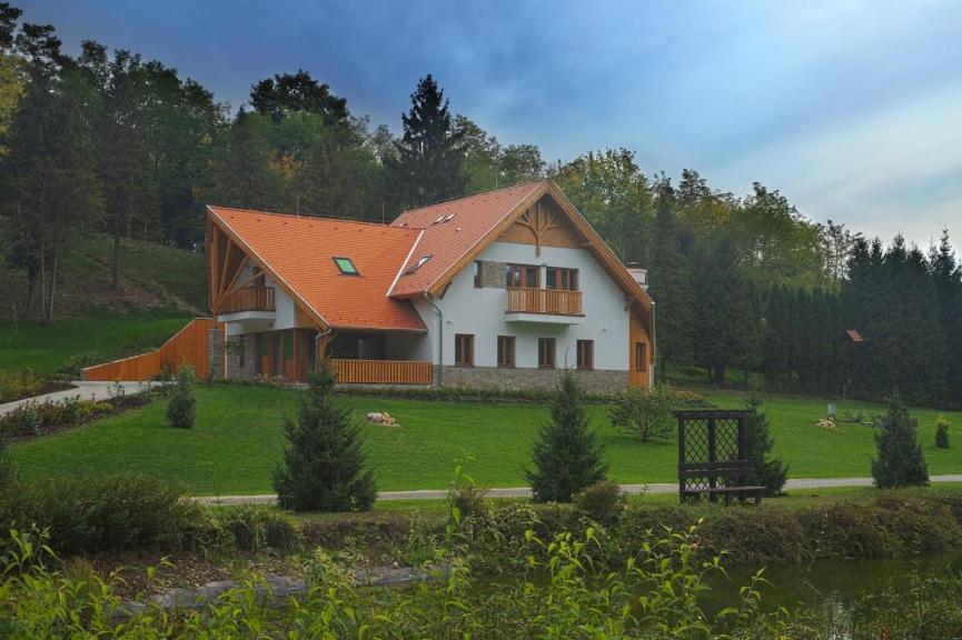 Aliret Vadaszhaz Ságvár 外观 照片